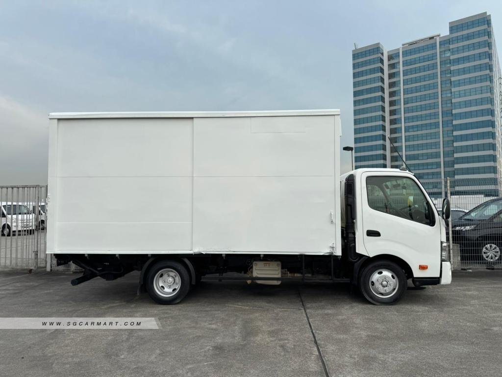 KYC V7 Electric Van -Photo 2