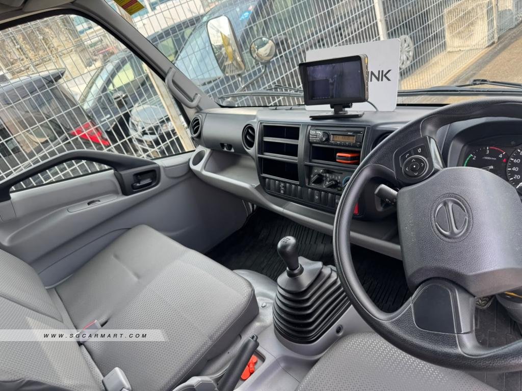 Hino XZU710R - Photo 5