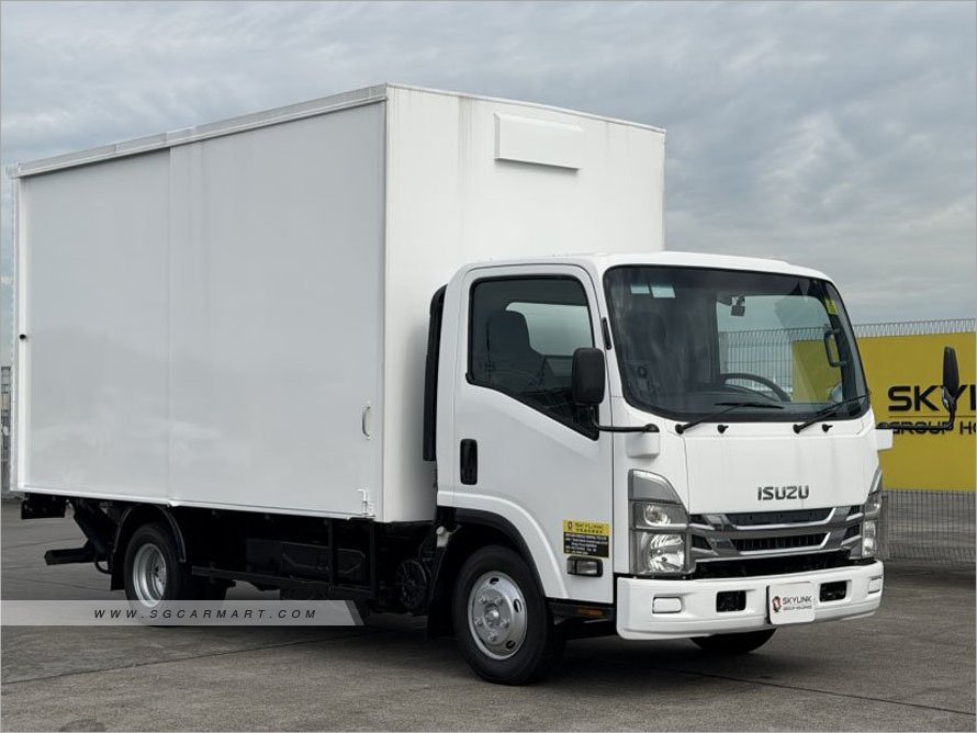 Isuzu NNR85 - Photo 1