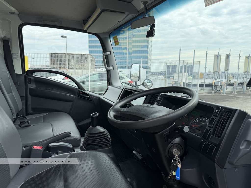Isuzu NNR85 - Photo 6
