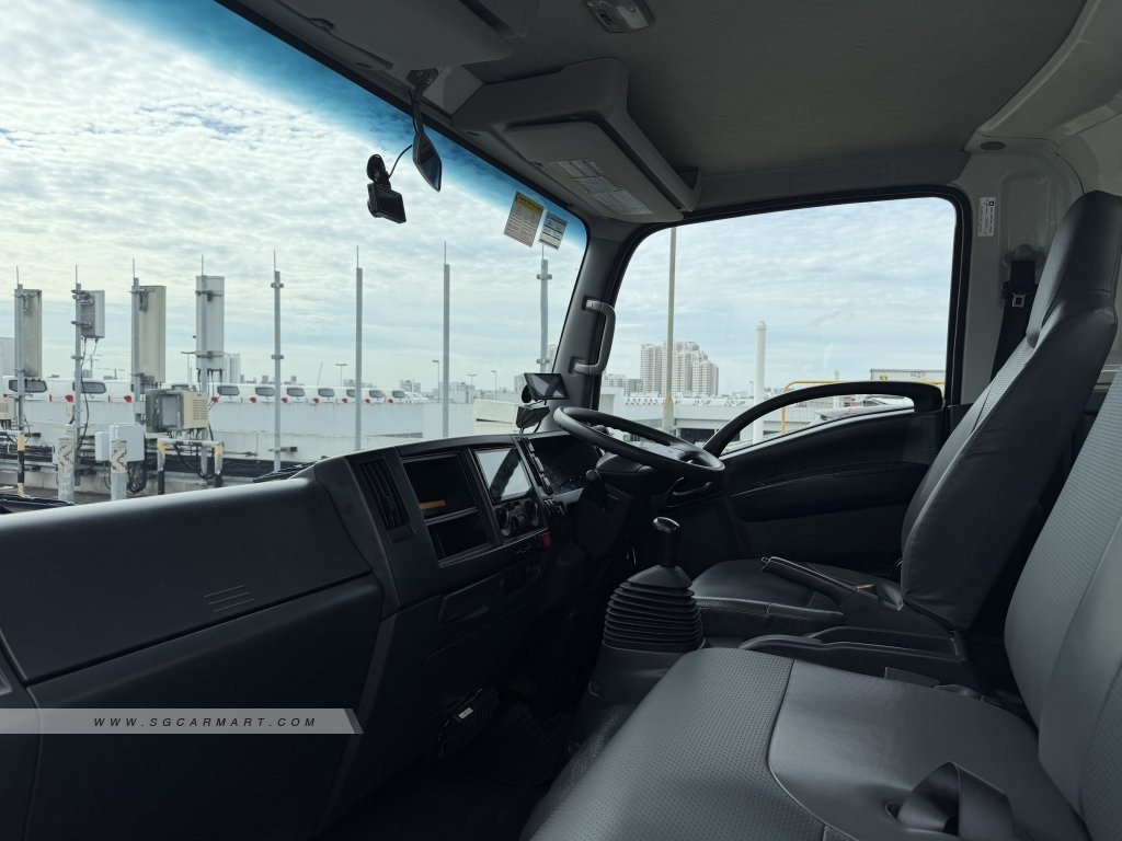 Isuzu NNR85 - Photo 7