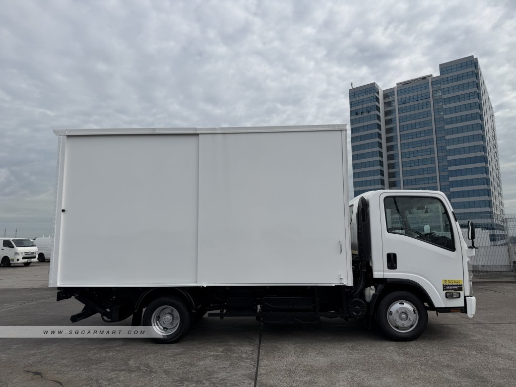 Isuzu NNR85 - Photo 2