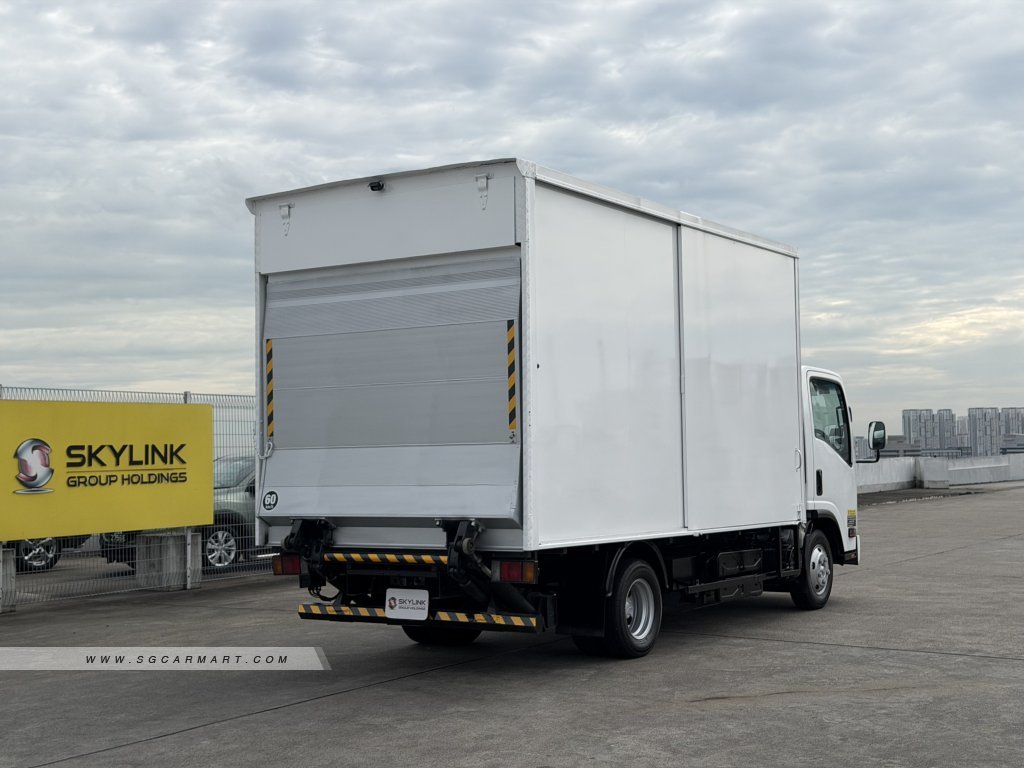 Isuzu NNR85 - Photo 4