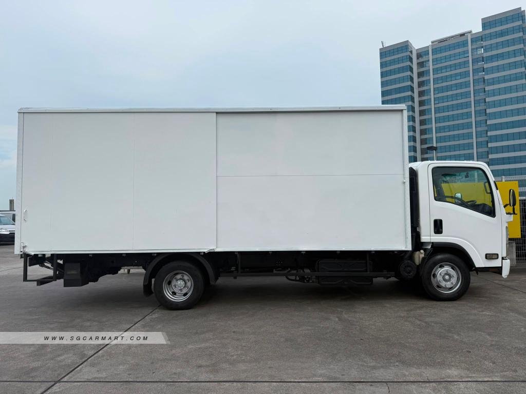 Isuzu NQR75U - Photo 2
