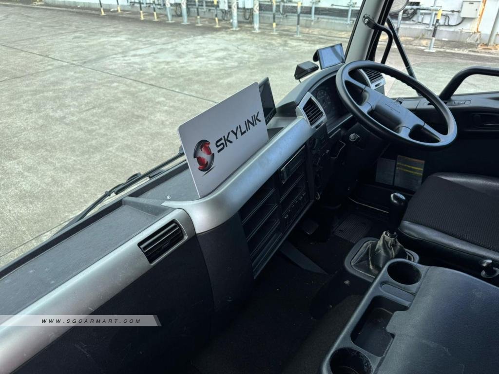 Mitsubishi Fuso Fighter FK62 - Photo 6
