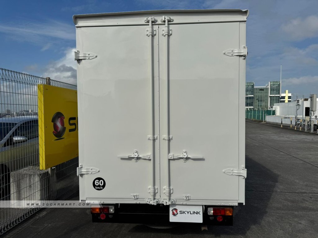 KYC V7 Electric Van -Photo 4