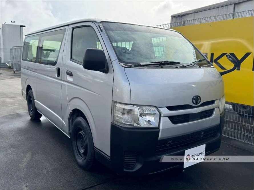 Toyota Hiace 2.8A DX - Photo 1