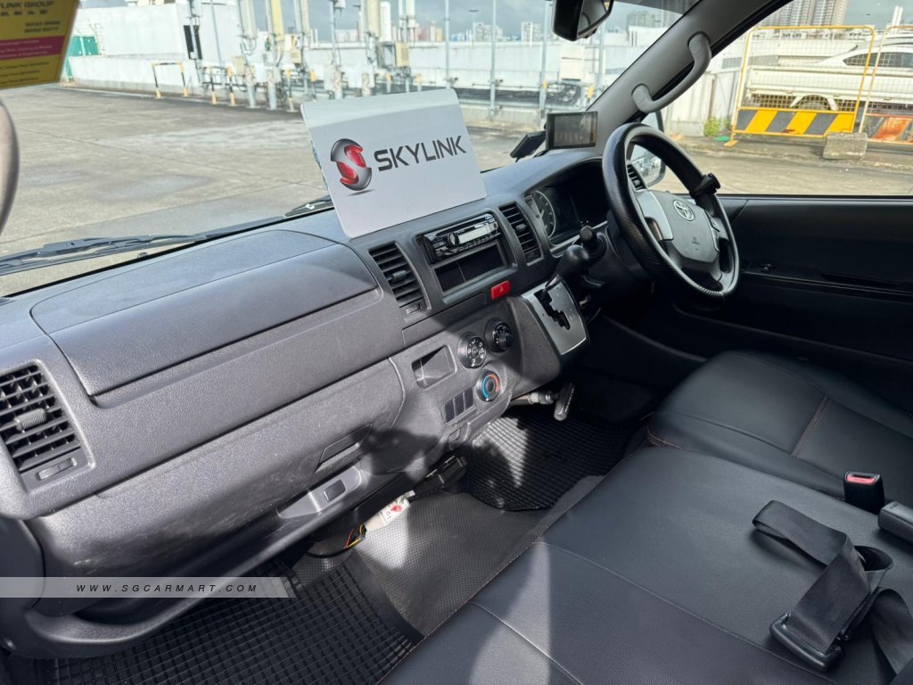 Toyota Hiace 2.8A DX - Photo 7