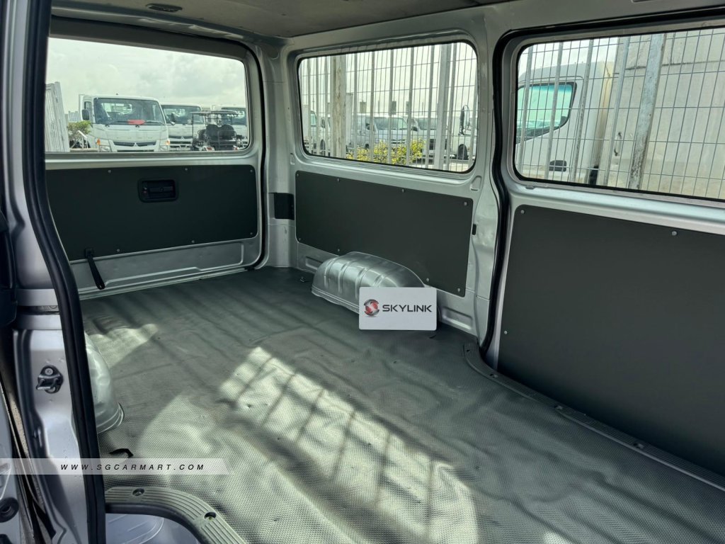 Toyota Hiace 2.8A DX - Photo 8