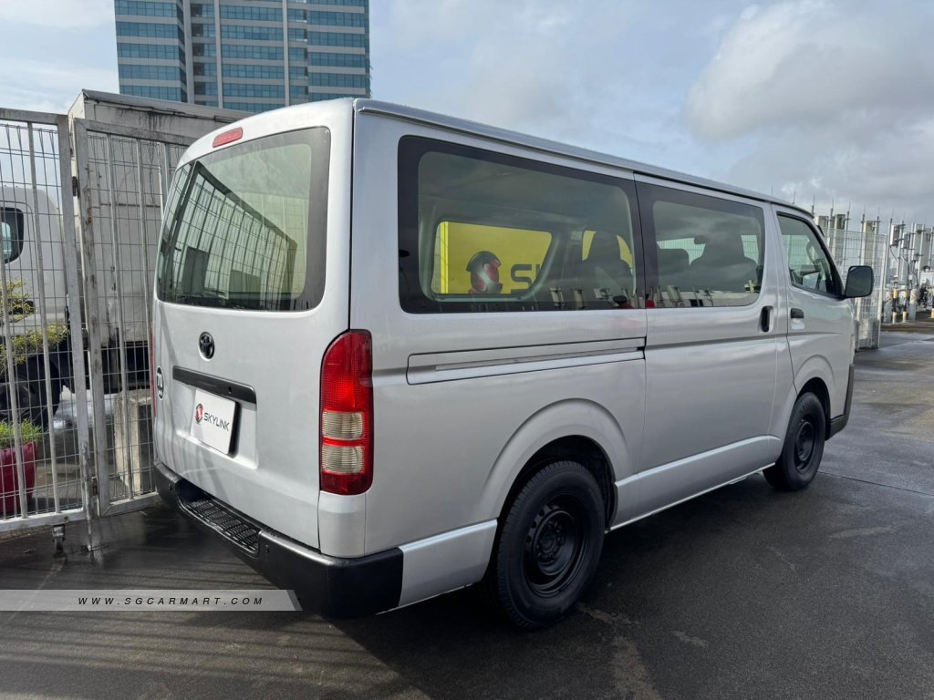 Toyota Hiace 2.8A DX - Photo 3