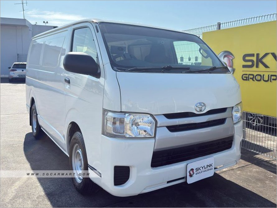 Toyota Hiace 3.0A - Photo 1