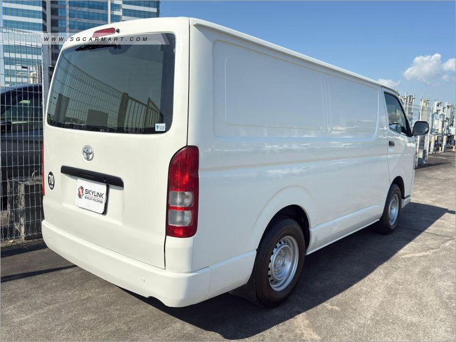 Toyota Hiace 3.0A - Photo 3