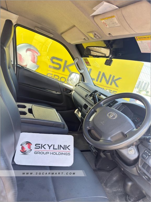 Toyota Hiace 3.0A - Photo 5