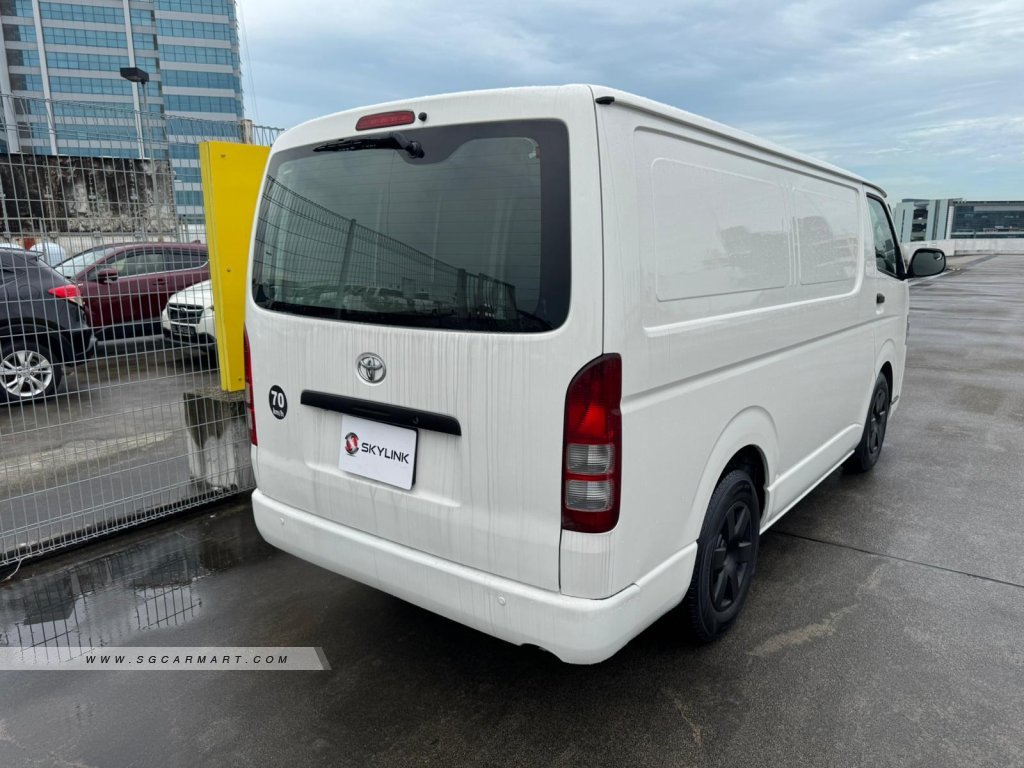 Toyota Hiace 3.0A - Photo 3