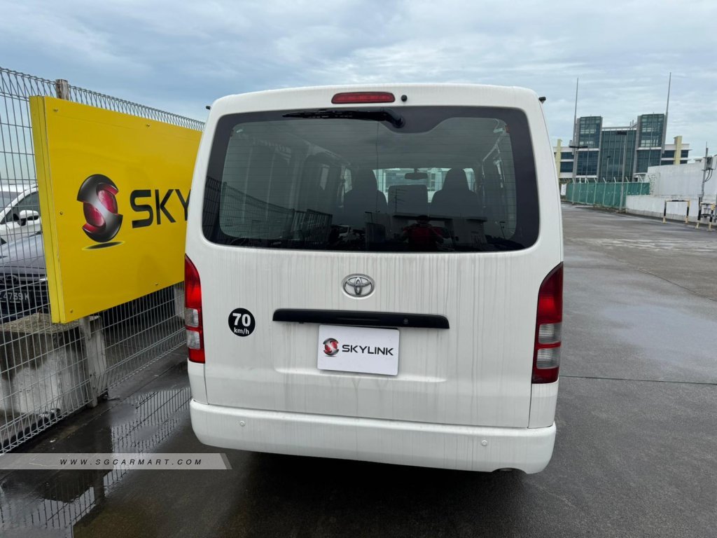 Toyota Hiace 3.0A - Photo 4