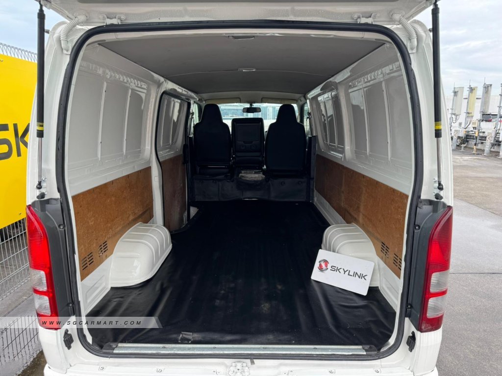 Toyota Hiace 3.0A - Photo 5